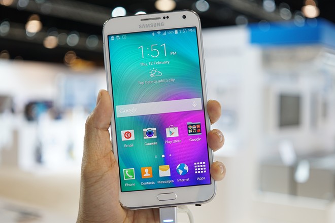 [Trên tay] Bộ đôi Samsung Galaxy E5 và Galaxy E7 bán sau Tết ở VN, giá từ 5,5 triệu